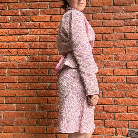 Pink tweed suit set - Picture 6 of 16